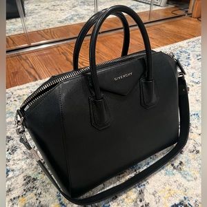 Givenchy Medium Antigona bag in smooth black box leather.